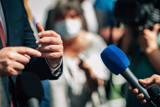 Person wird interviewt