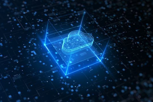 Digitale Cloud-Darstellung mit Sicherheits-Overlay – Symbolbild für die C5-Typ-2-Testat Pflicht im Gesundheitswesen zur Datensicherheit